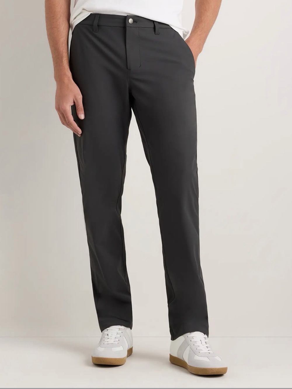 Quince Men’s Ultimate Commuter Pants Size 32x34 Classic Fit in Steel Grey